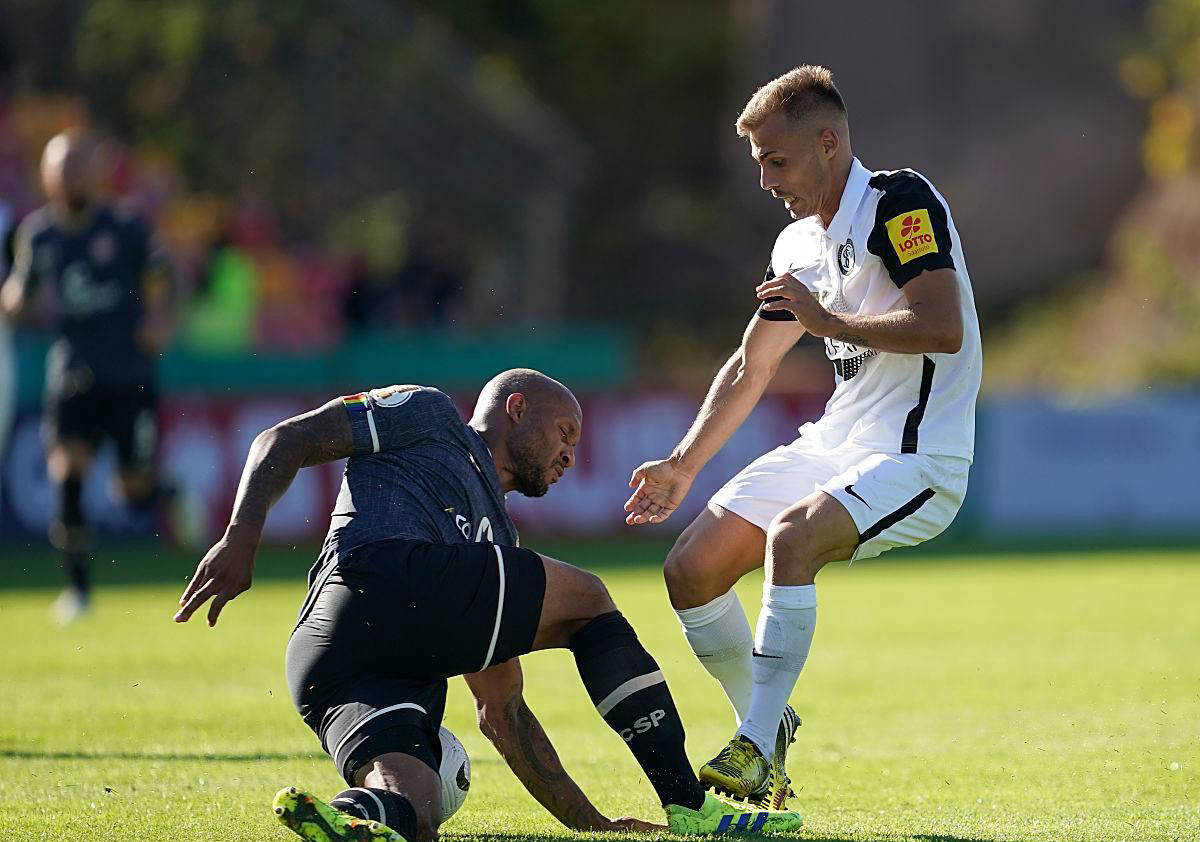 霍芬海姆客场取胜,继续发挥稳定表现 霍芬海姆客场取胜,继续发挥稳定表现