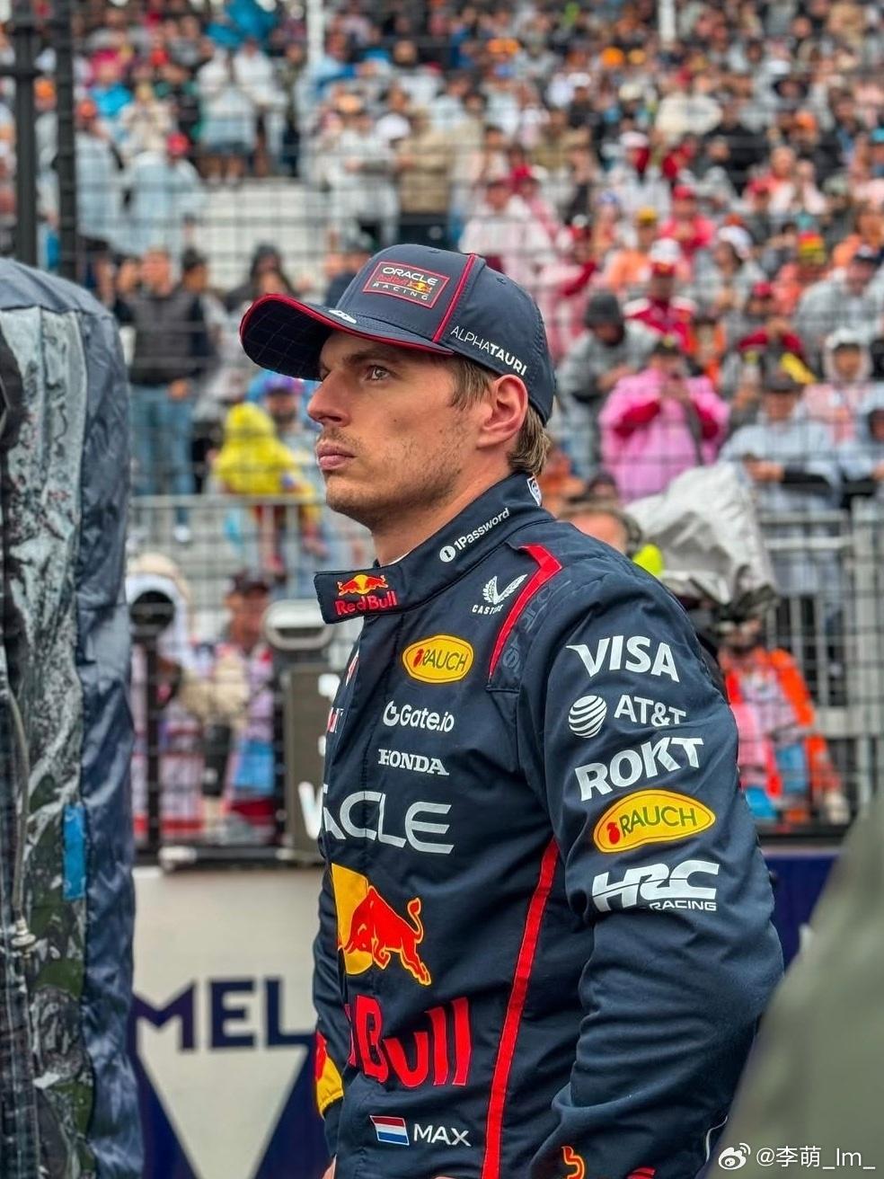 索伯车队险胜雷诺车队，维斯塔潘统治全场