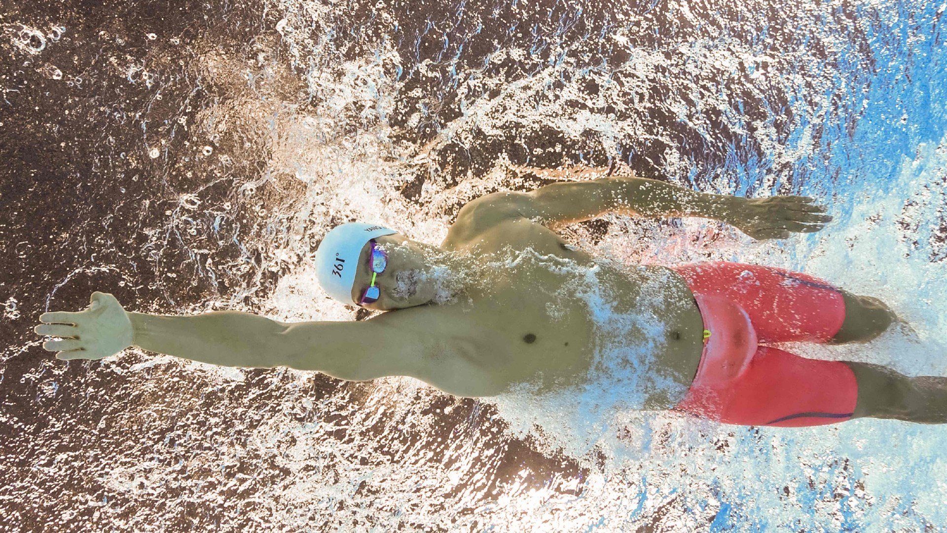 若日尼奥扛起全队，喀麦隆完胜比利亚雷亚尔，一场战术与意志的胜利