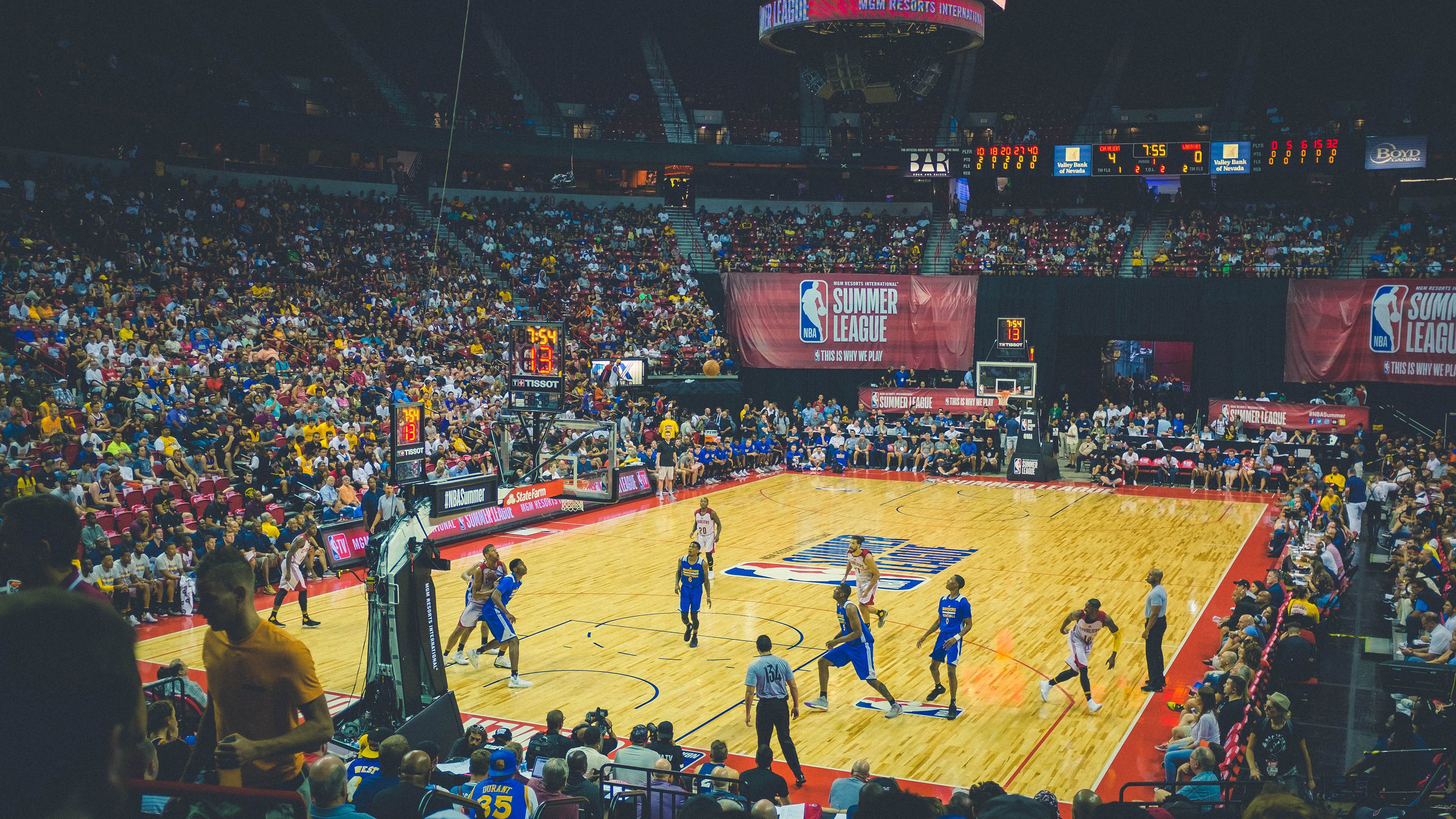 跨界风暴，当深圳封锁马刺，哈登在英超赛场接管冠军之战